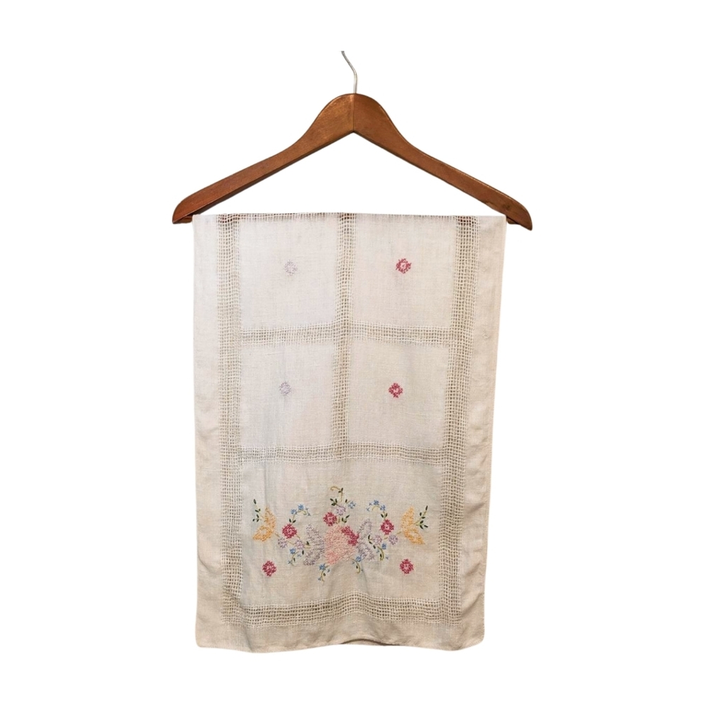 Vintage Linen Table Runner Dresser Scarf Hand Embroidered Floral 15 x 42.5